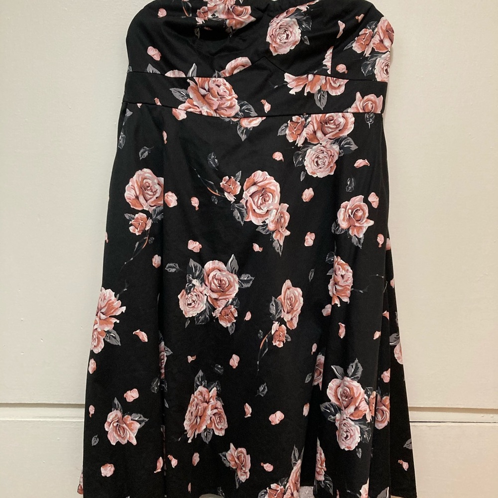 Plus size black tube top with pink flowers on it